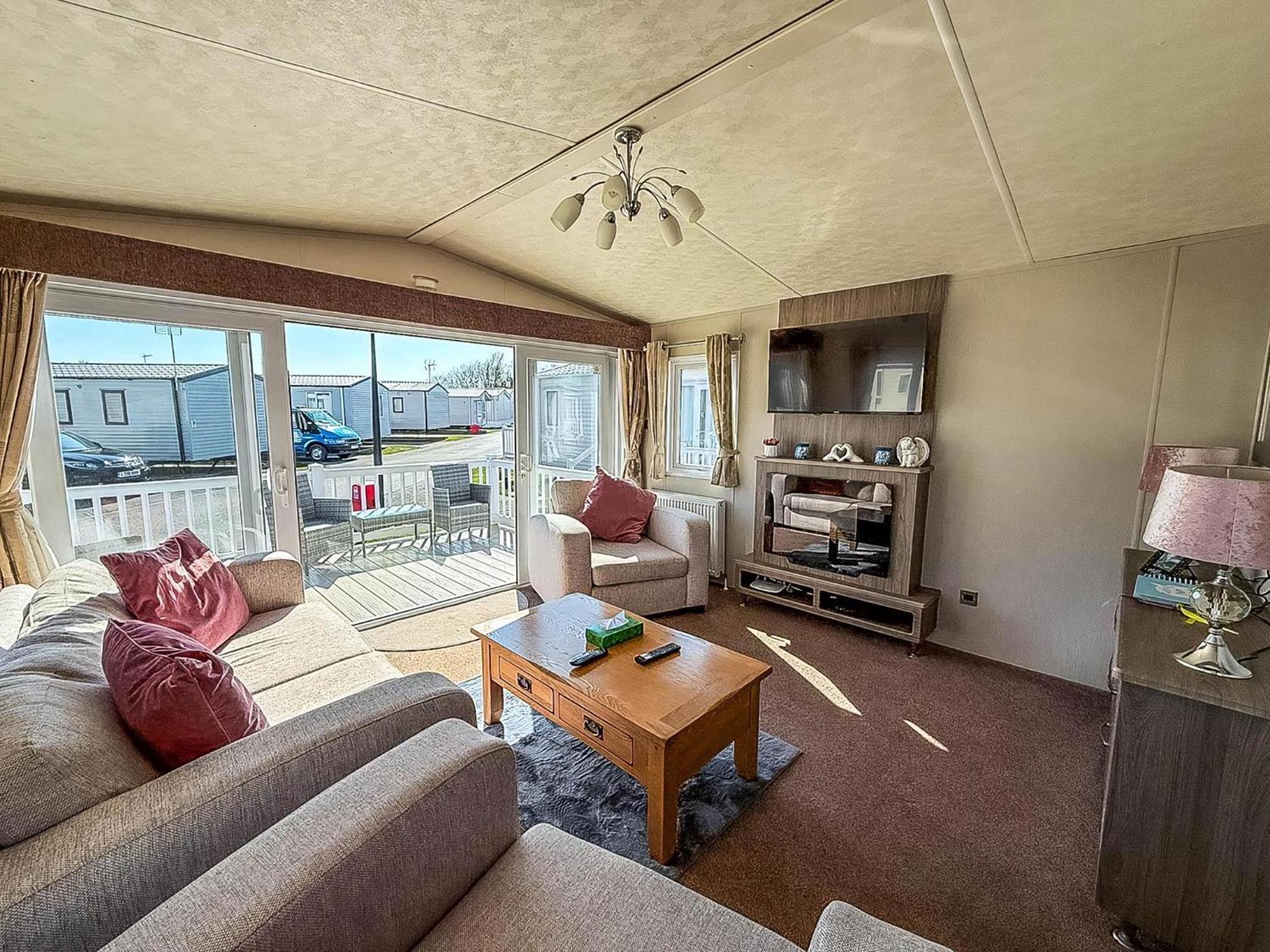 Beautiful Caravan With Decking Wifi At St Osyth Beach Holiday Park Ref 28077Dw Clacton-on-Sea Exterior foto