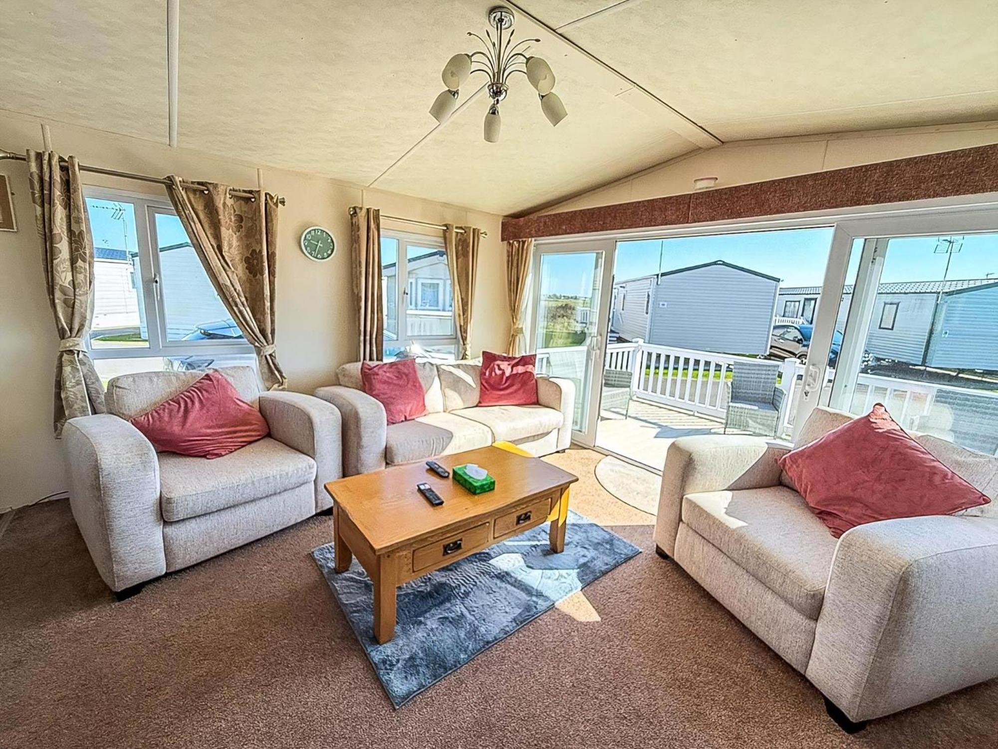 Beautiful Caravan With Decking Wifi At St Osyth Beach Holiday Park Ref 28077Dw Clacton-on-Sea Exterior foto